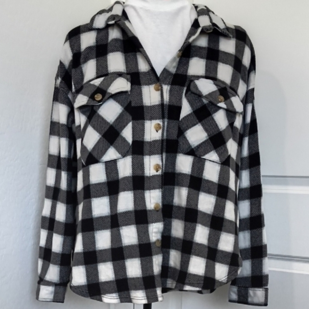 Rue 21 Plus 3X Long Sleeve Black and White Checkered Fleece Women's Button-Up